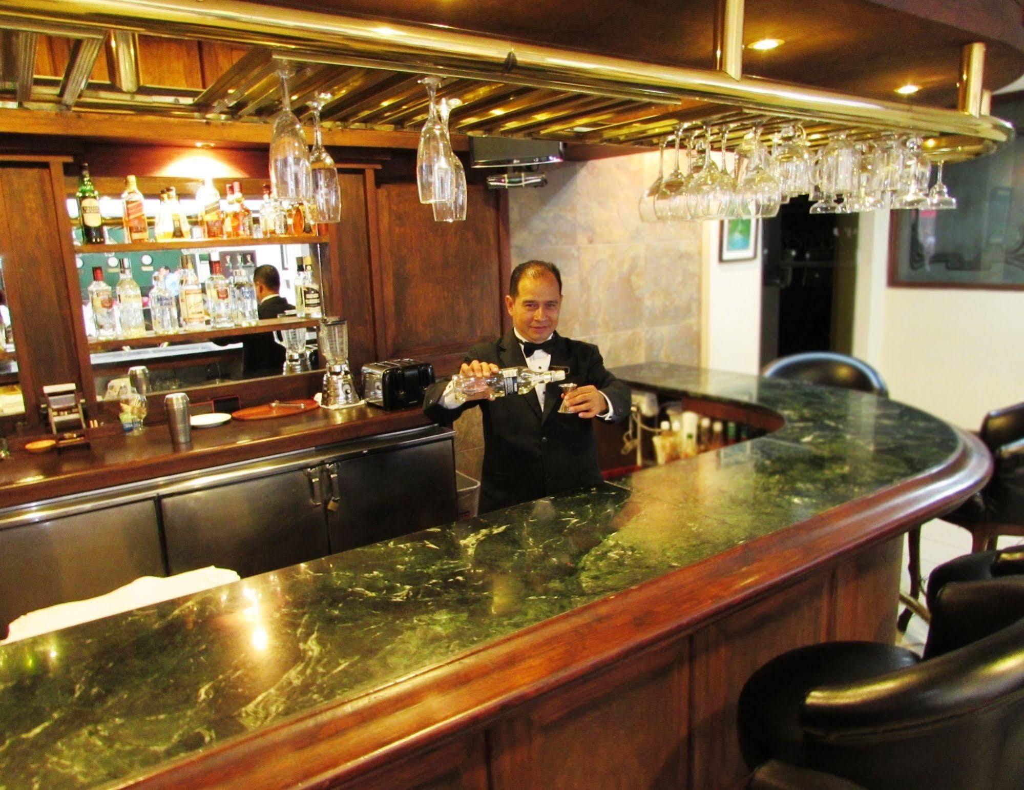 Siesta Hotel And Casino Antiguo Cuscatlán Екстериор снимка