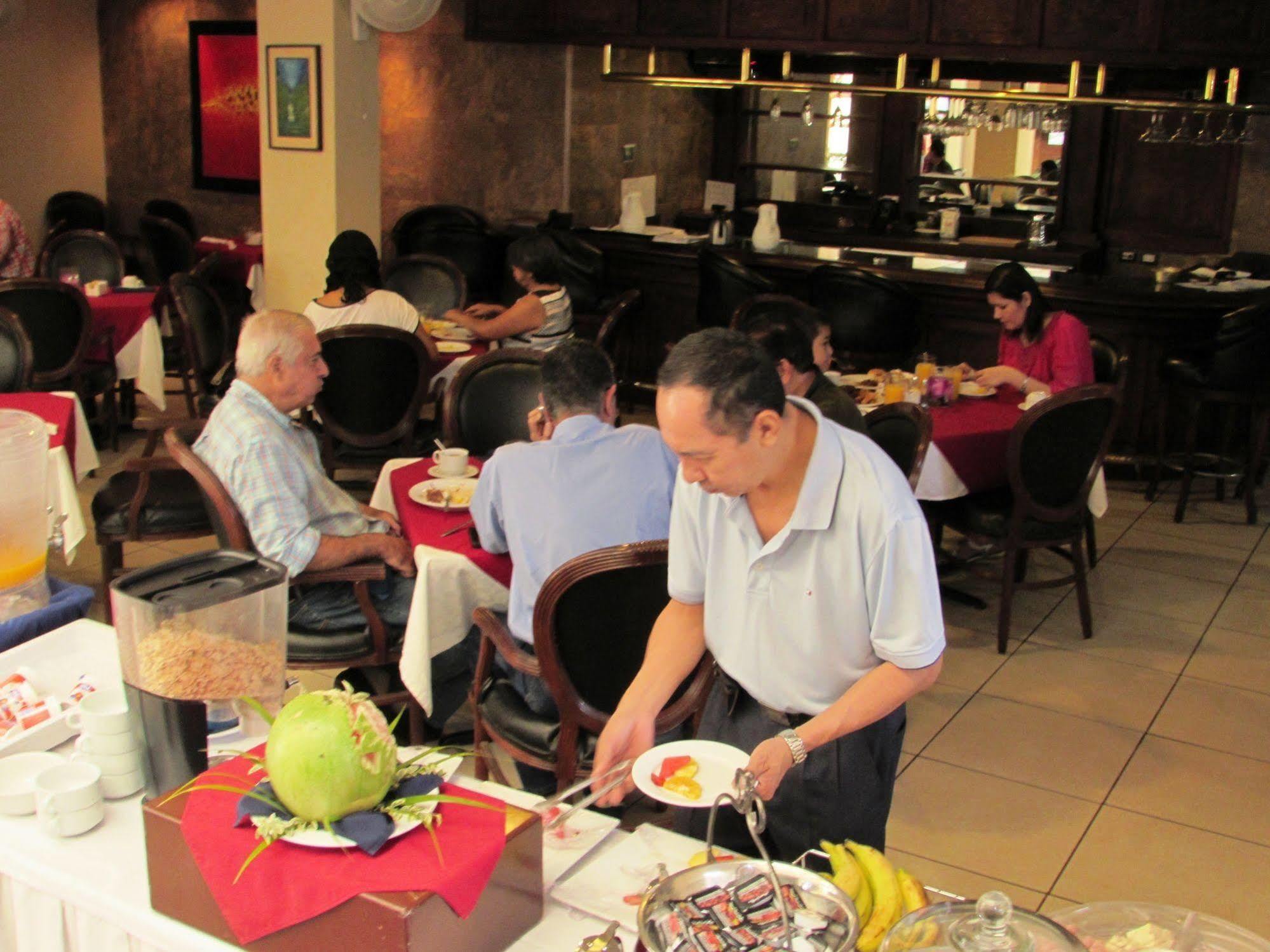 Siesta Hotel And Casino Antiguo Cuscatlán Екстериор снимка